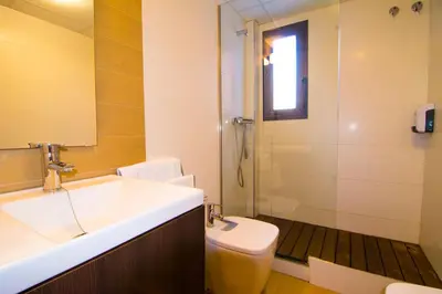 Un baño de Apartamentos 16:9 Playa Suites
