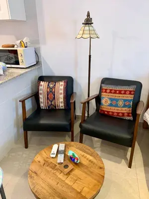 Zona de estar de Maison Alriad - Alojamiento familiar tranquilo cerca del mar con jardín, porche y parking privado en el interior de la finca no apto para fiestas