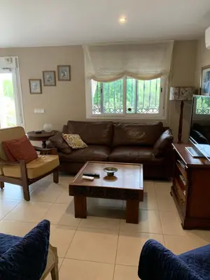 Zona de estar de Maison Alriad - Alojamiento familiar tranquilo cerca del mar con jardín, porche y parking privado en el interior de la finca no apto para fiestas
