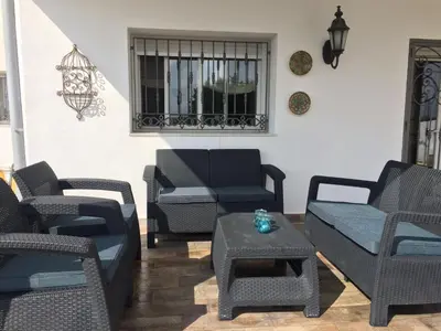 Zona de estar de Maison Alriad - Alojamiento familiar tranquilo cerca del mar con jardín, porche y parking privado en el interior de la finca no apto para fiestas