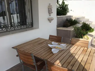 Un balcón o terraza de Maison Alriad - Alojamiento familiar tranquilo cerca del mar con jardín, porche y parking privado en el interior de la finca no apto para fiestas