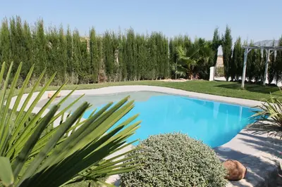Piscina en o cerca de Cuevas Adonia