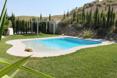 Piscina en o cerca de Cuevas Adonia