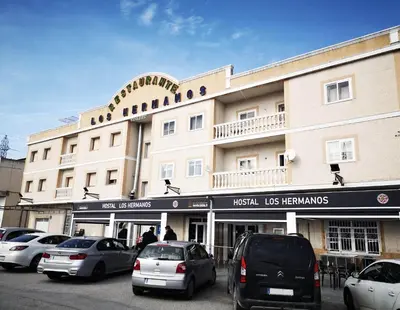 Edificio en el que se encuentra el hostal o pensión