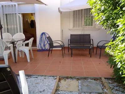 Un patio o zona al aire libre en Apartamento Naturista con jardín Torremar Natura Junto a la playa