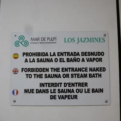 Certificado, premio, señal o documento que está expuesto en Los Jazmines Frente Al Mar