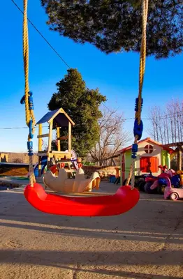 Zona de juegos infantil en Cuevas Cortijo Gachas