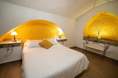 Cama o camas de una habitación en Cuevas Cortijo Gachas