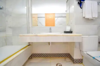 Un baño de Expoholidays - Apartamentos Puerto Almerimar