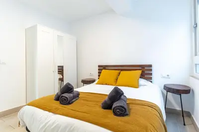 Cama o camas de una habitación en Apartamento Torre Cervantes, moderno, luminoso, a 5 min de la Playa