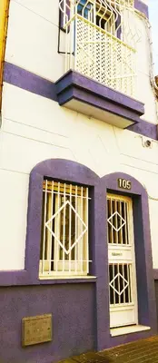 Edificio en el que se encuentra la habitación en casa particular