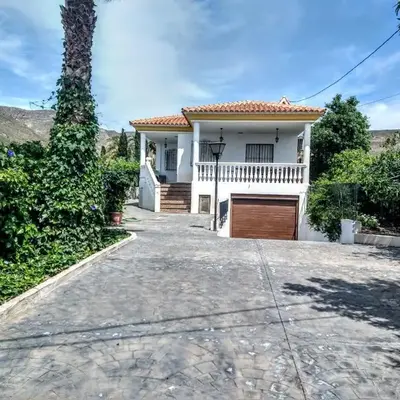 Chalet con piscina en Níjar