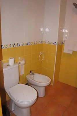 Un baño de APARTAMENTOS ALBANTA