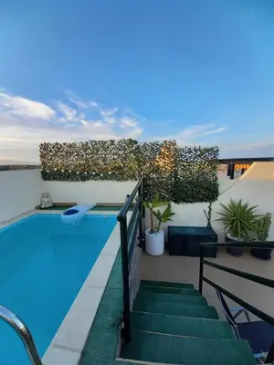 Piscina en o cerca de Atico con piscina privada