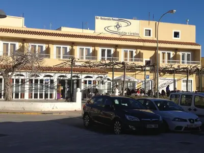 Edificio en el que se encuentra el hostal o pensión