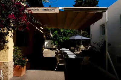 Un patio o zona al aire libre en Hospedería Ancladero