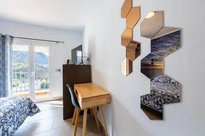 Una televisión o centro de entretenimiento en Boutique Hotel El Olivar