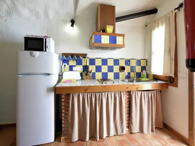 Una cocina o zona de cocina en Cave house with private terrace on a small complex