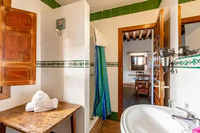 Un baño de Almazara de Paulenca