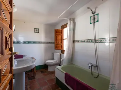 Un baño de Almazara de Paulenca