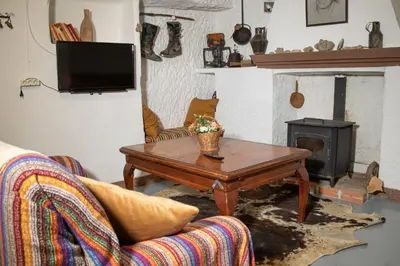 Una televisión o centro de entretenimiento en Cueva Navarro