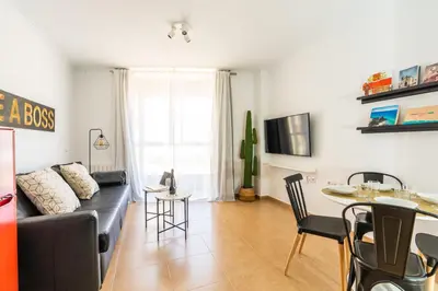 Una televisión o centro de entretenimiento en Trendy Homes Almería