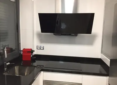 Una cocina o zona de cocina en Apartamentos Deluxe Roquetas de Mar con Golf y Piscina Climatizada, Parking privado