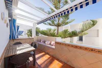 Un balcón o terraza de Apartamento Cala Higuera 80m2