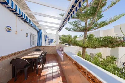Un balcón o terraza de Apartamento Cala Higuera 80m2