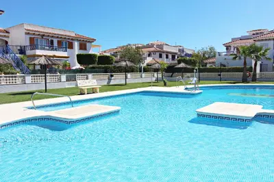Piscina en o cerca de Veramar 6