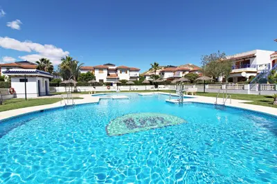 Piscina en o cerca de Veramar 6