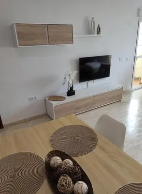 Una televisión o centro de entretenimiento en Las Salinas