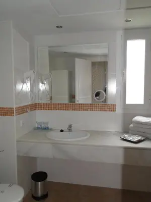 Un baño de APARTAMENTOS MAR Y GOLF