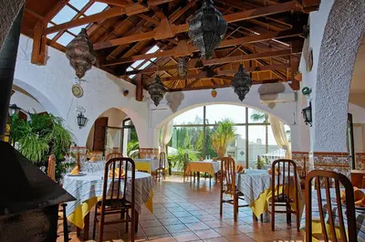Un restaurante o sitio para comer en Family Agua Amarga