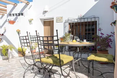 Un restaurante o sitio para comer en VILLA AURORA NÍJAR Parque Natural Cabo Gata