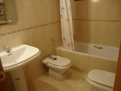 Un baño de Apartamento 2 hab.en El Parador