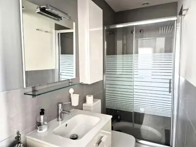 Un baño de CASA LA ROCA
