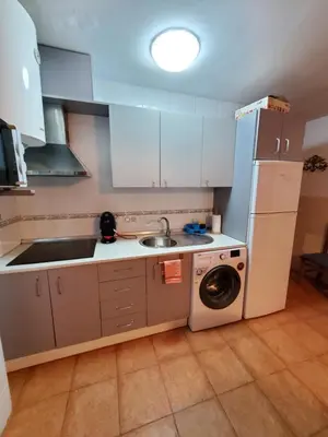 Una cocina o zona de cocina en CASA BAJA EXTRAORDINARIA EN URBANIZACIÓN NATURISTA!