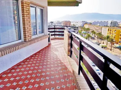 Un balcón o terraza de Apartamento Roquetas de Mar Urbanización, 2 dormitorios, Gran Terraza con vista al mar, wi-fi, parking y piscina