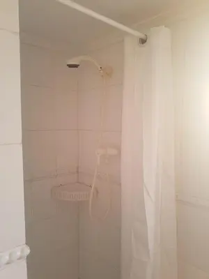 Un baño de Apartamento Roquetas de Mar Urbanización, 2 dormitorios, Gran Terraza con vista al mar, wi-fi, parking y piscina