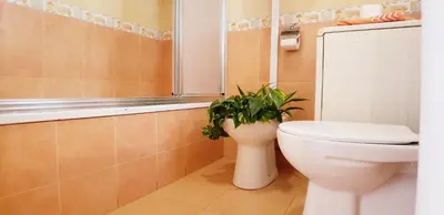 Un baño de ROQUETAS BEACH HOUSE Apartamento fresco con Piscina