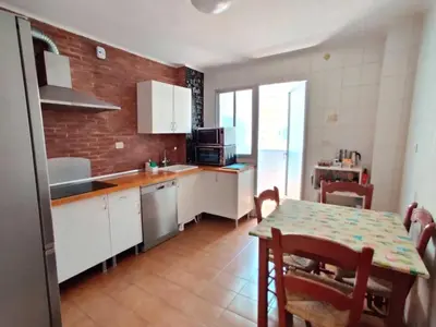 Una cocina o zona de cocina en Piso Grande cerca Playa con 5 Aires Acondicionados