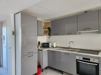Una cocina o zona de cocina en ÁTICO DUPLEX ESPECTACULAR MARMOLADO con PISCINA PRIVADA!