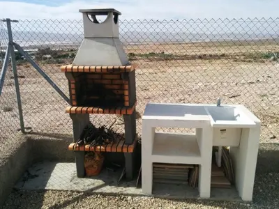 Barbacoa disponible para clientes en la casa o chalet