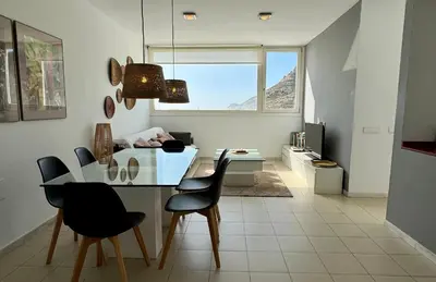 Zona de estar de Moderno apartamento con vistas al mar