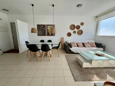 Zona de estar de Moderno apartamento con vistas al mar