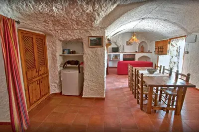 Una cocina o zona de cocina en Charming rental with shared pool in Gorafe