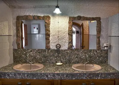 Un baño de Charming rental with shared pool in Gorafe