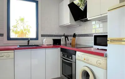 Una cocina o zona de cocina en Gorgeous Home In Roquetas De Mar