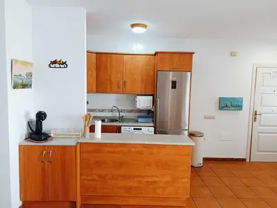 Una cocina o zona de cocina en Apto Mediterraneo WIFI GRATIS